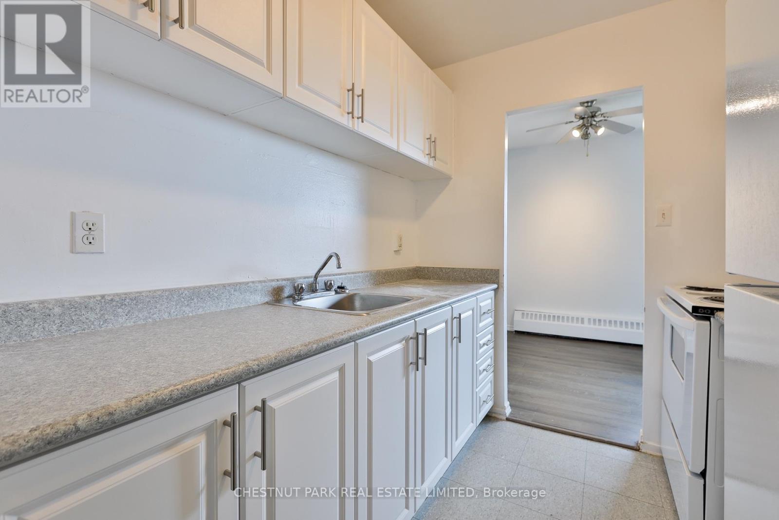 512 - 900 Glen Street, Oshawa, Ontario  L1J 5Z4 - Photo 7 - E13655782