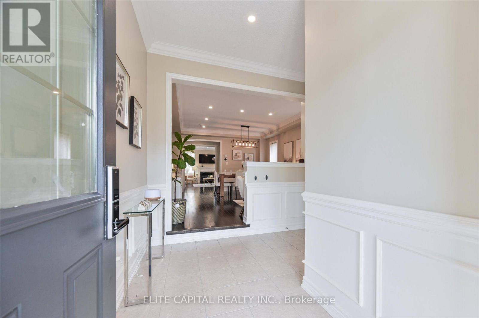 1208 Atkins Drive, Newmarket, Ontario  L3X 0E1 - Photo 3 - N13655770