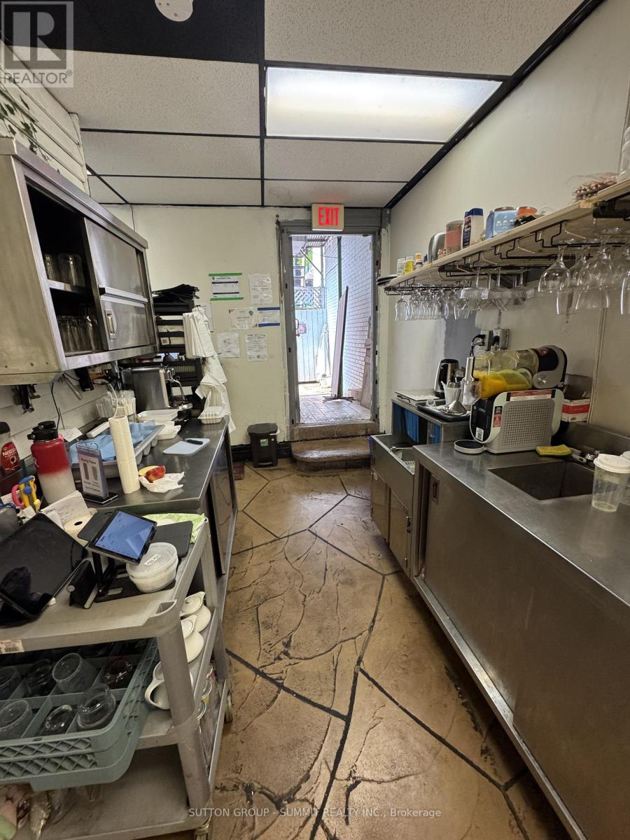 414 Roncesvalles Avenue, Toronto, Ontario M6R 2N2 - Photo 11 - W13652846