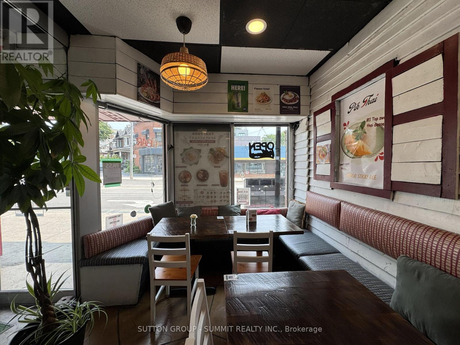 414 RONCESVALLES AVENUE, Toronto, Ontario