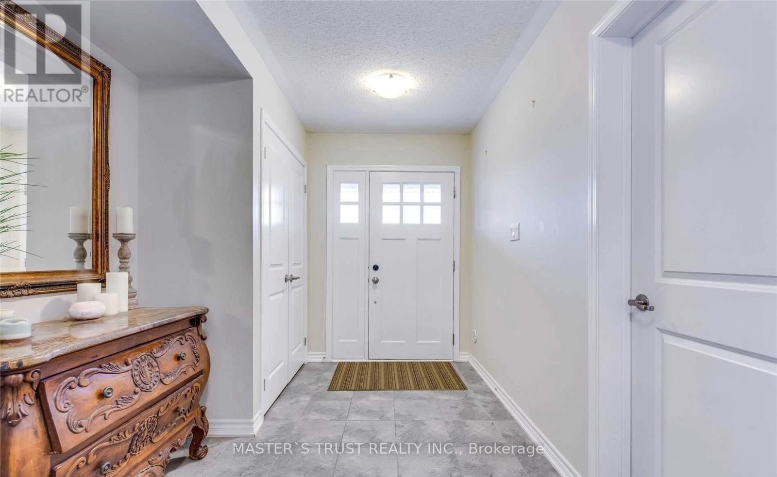 416 Sixteen Mile Drive, Oakville, Ontario  L6M 4M2 - Photo 3 - W13655758