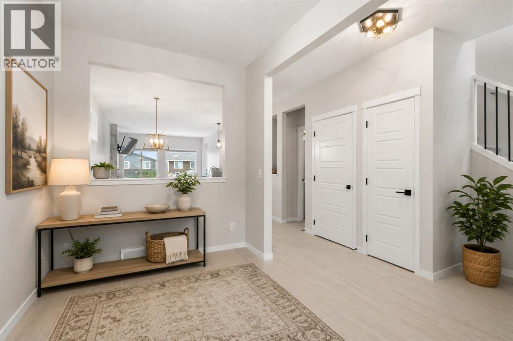 22 Edith Manor Nw, Calgary, Alberta  T3R 1Y7 - Photo 4 - A2328554