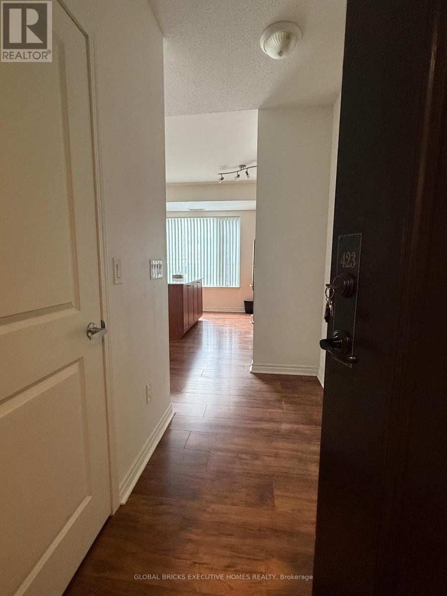 423 - 385 Prince Of Wales Drive, Mississauga, Ontario L5B 0C6 - Photo 2 - W13617666