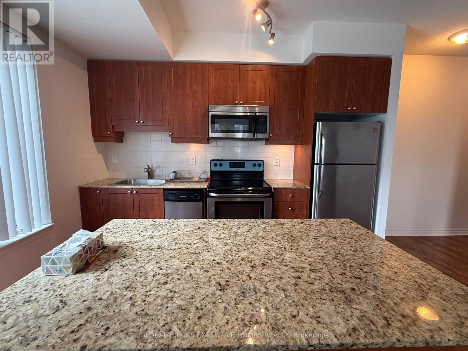 423 - 385 Prince Of Wales Drive, Mississauga, Ontario L5B 0C6 - Photo 4 - W13617666