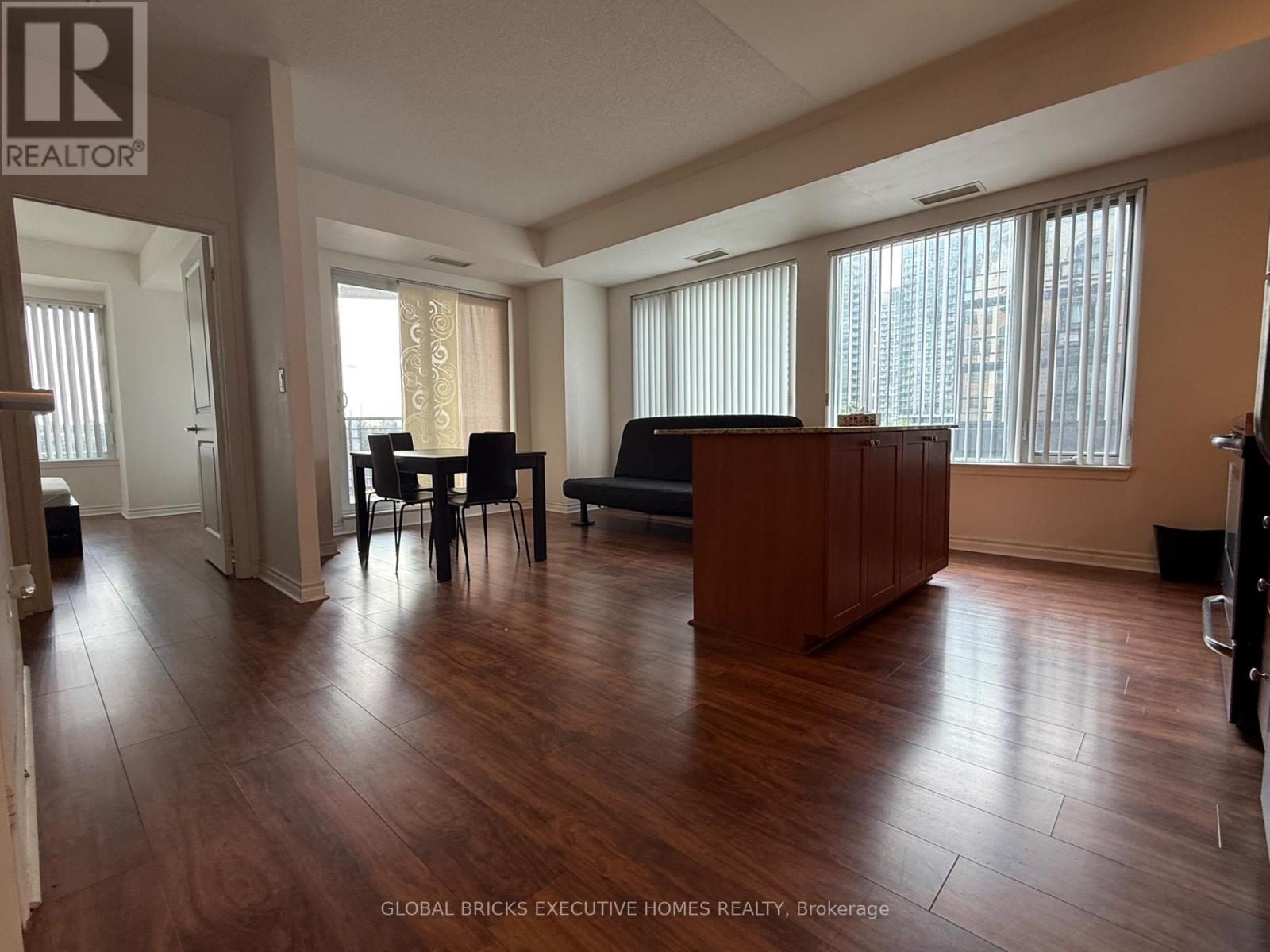 423 - 385 Prince Of Wales Drive, Mississauga, Ontario L5B 0C6 - Photo 3 - W13617666