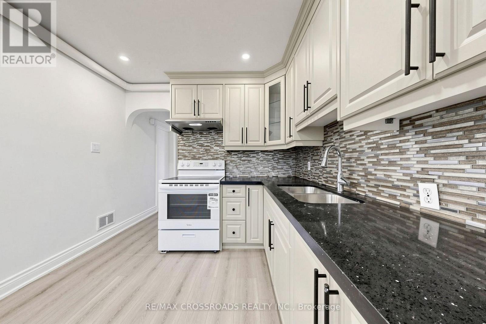 1496 Simcoe Street N, Oshawa, Ontario L1G 4X7 - Photo 14 - E13655784