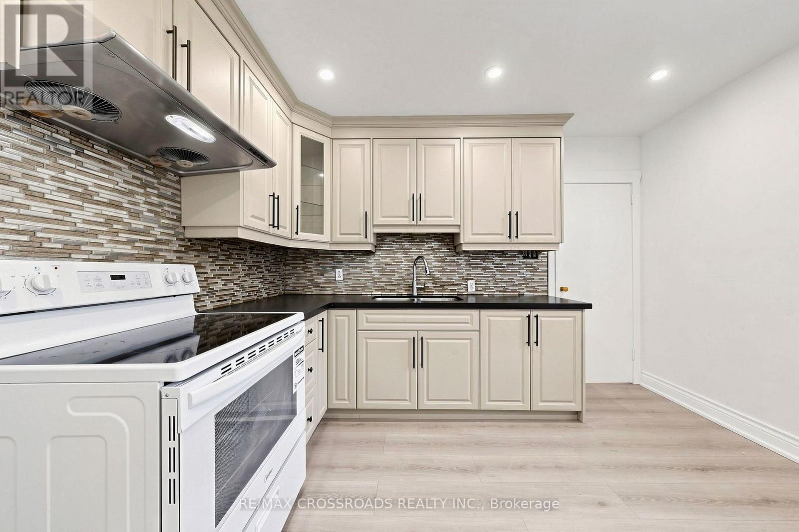1496 Simcoe Street N, Oshawa, Ontario L1G 4X7 - Photo 15 - E13655784