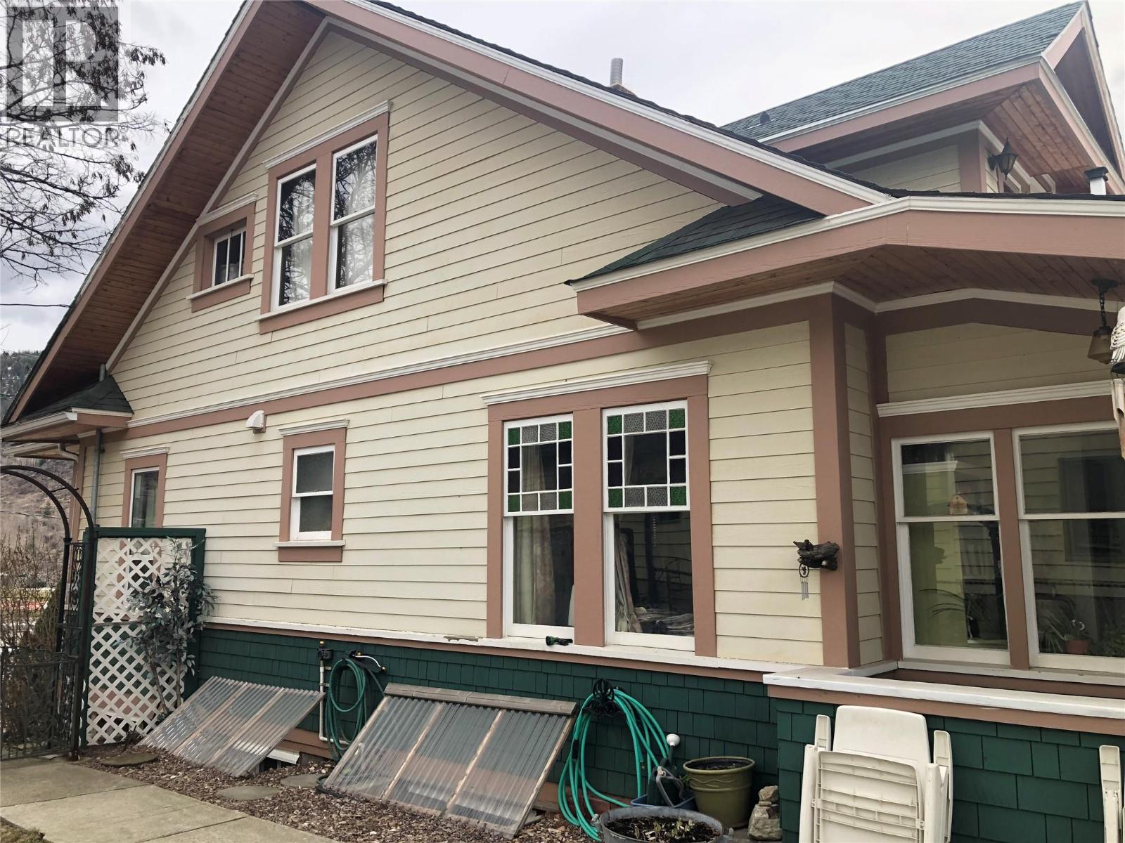 1335 Thom Street, Trail, British Columbia  V1R 1X7 - Photo 8 - 10395688