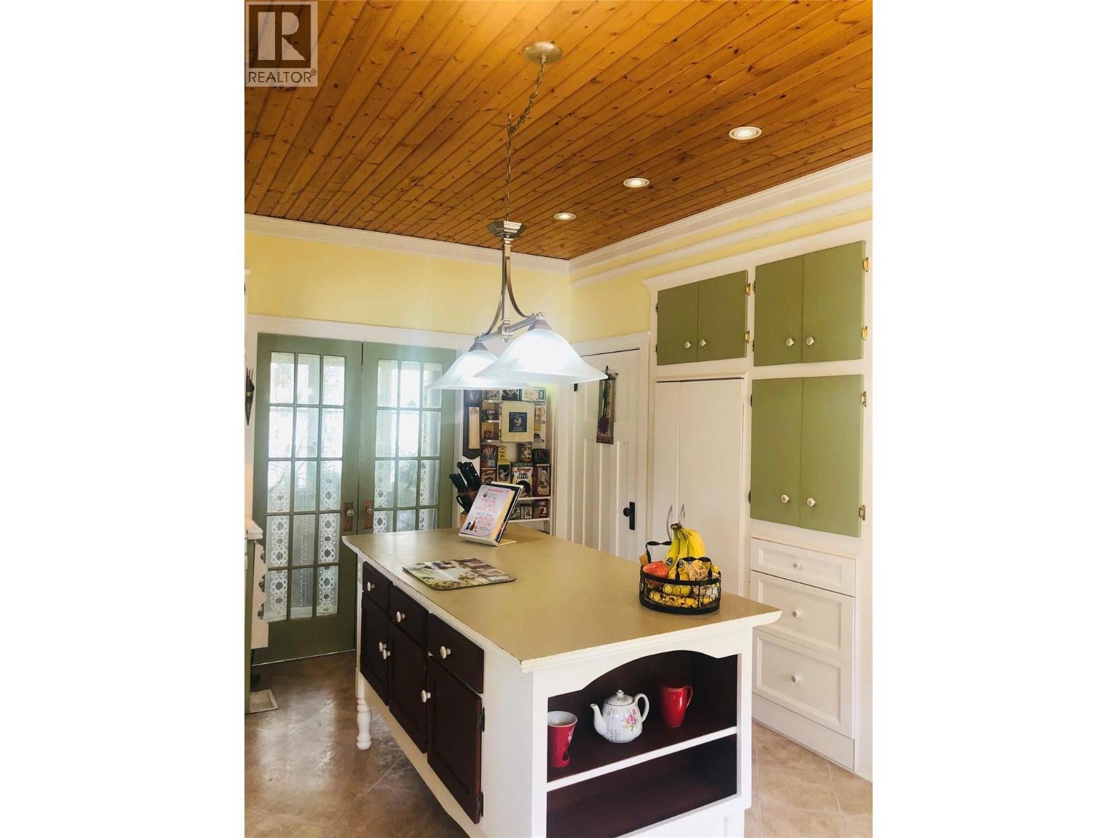 1335 Thom Street, Trail, British Columbia  V1R 1X7 - Photo 31 - 10395688