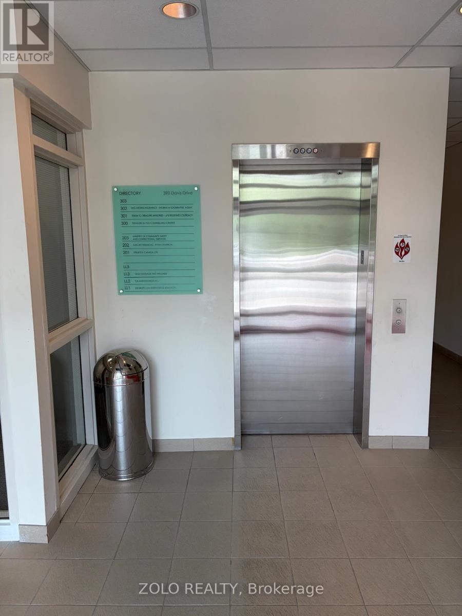 301 Room #1 - 390 Davis Drive, Newmarket, Ontario L3Y 7T8 - Photo 3 - N13655794