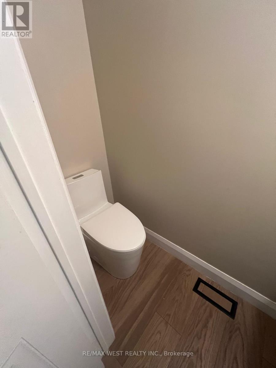 51 Moorcrest Drive, Aurora, Ontario  L4G 6C6 - Photo 13 - N13654598