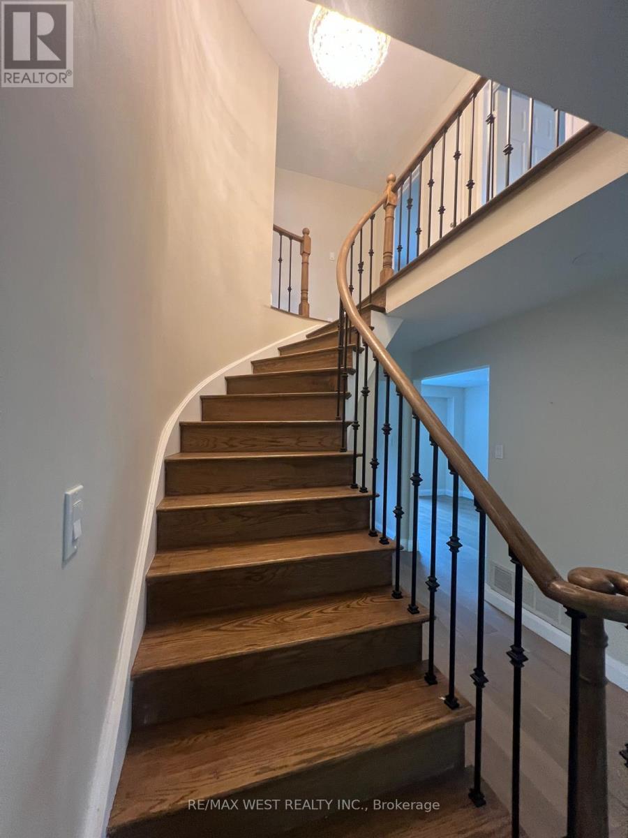 51 Moorcrest Drive, Aurora, Ontario  L4G 6C6 - Photo 15 - N13654598
