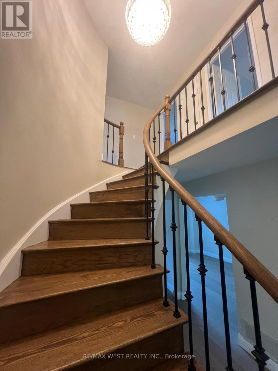 51 Moorcrest Drive, Aurora, Ontario  L4G 6C6 - Photo 16 - N13654598