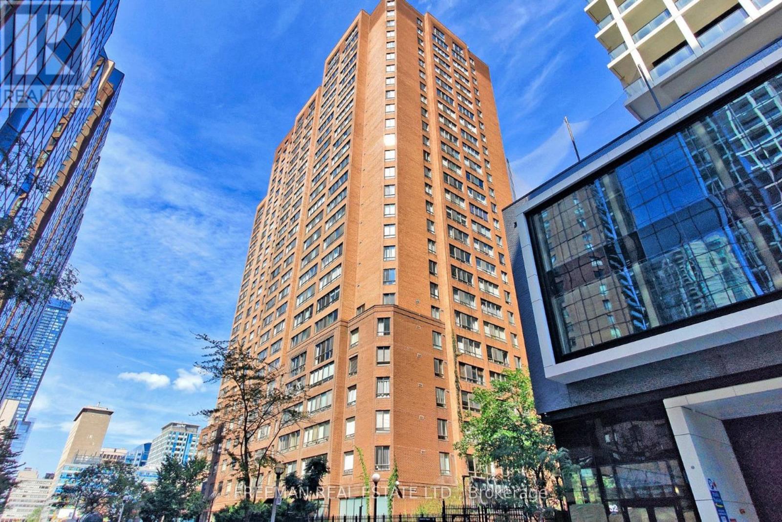 2405 - 633 Bay Street, Toronto, Ontario  M5G 2G4 - Photo 2 - C13612998
