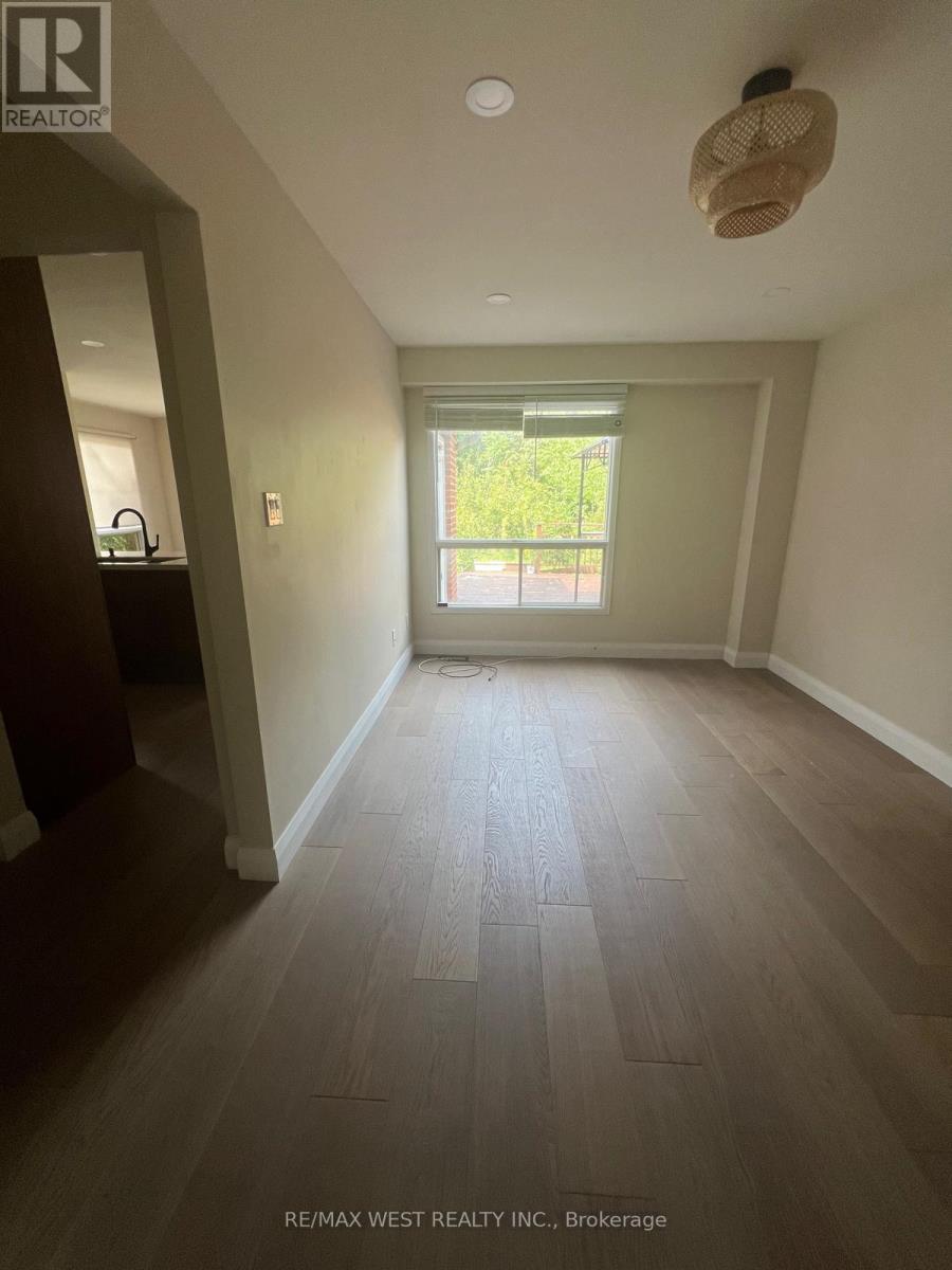 51 Moorcrest Drive, Aurora, Ontario  L4G 6C6 - Photo 9 - N13654598