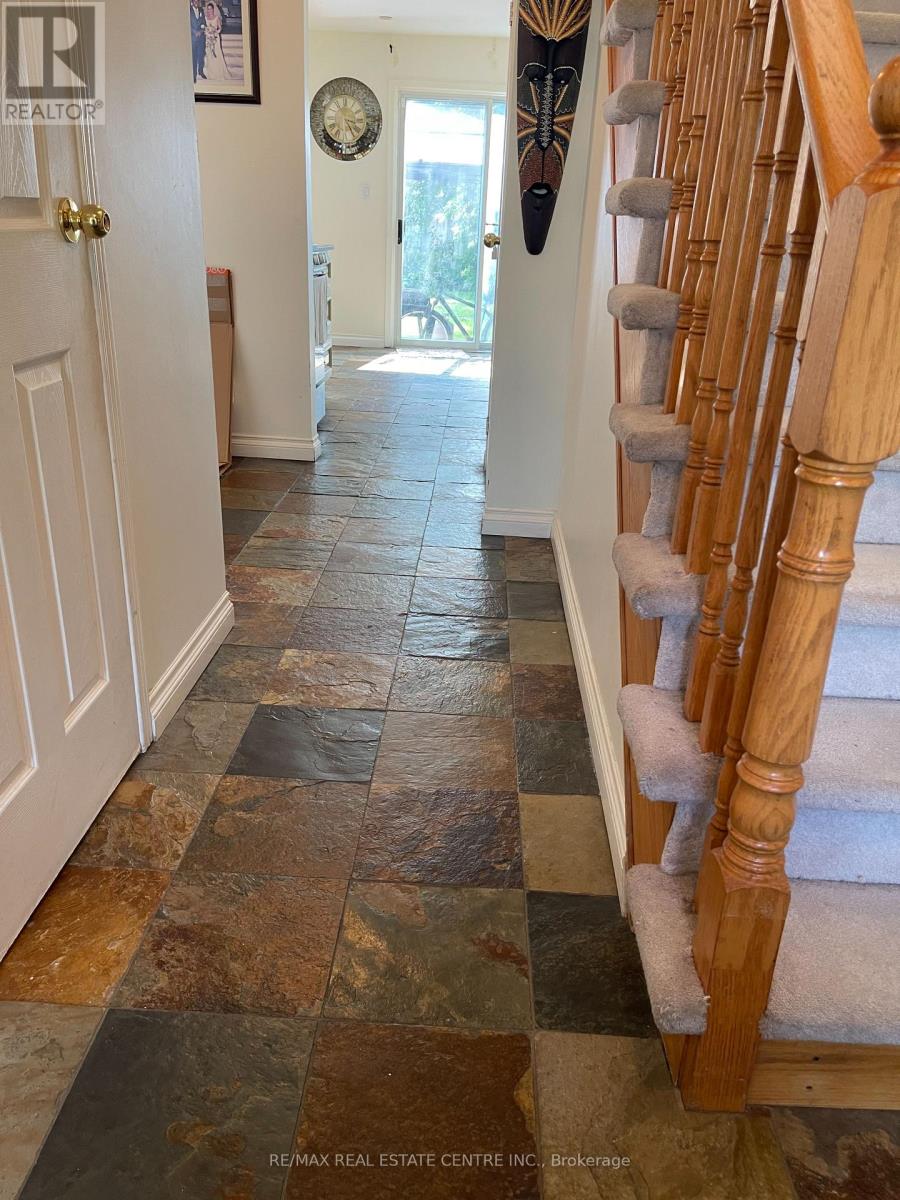3223 Shadetree Drive, Mississauga, Ontario L5N 6P1 - Photo 2 - W13655546