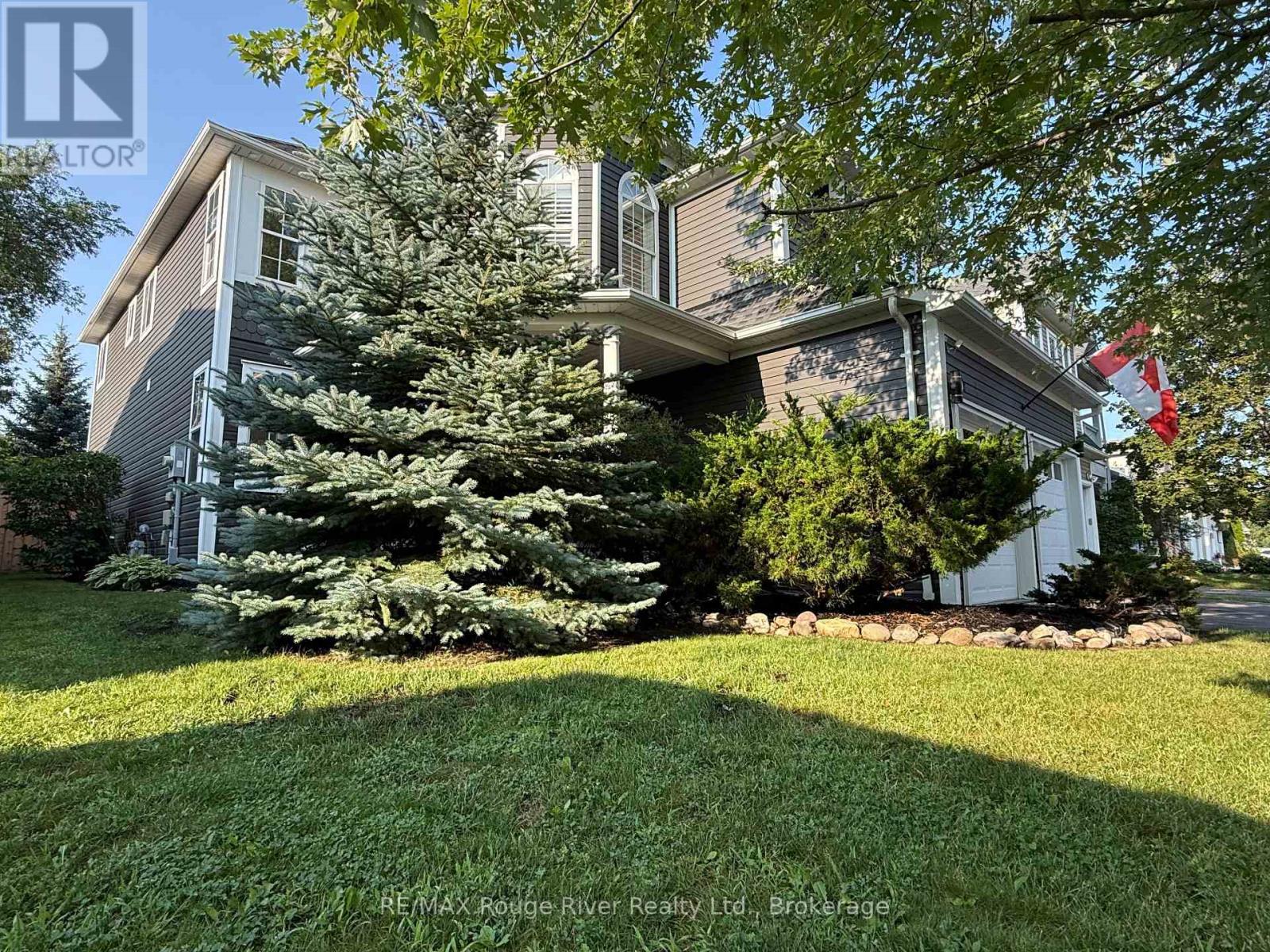 49 Hanson Crescent, Whitby, Ontario  L1M 2K9 - Photo 2 - E13649400