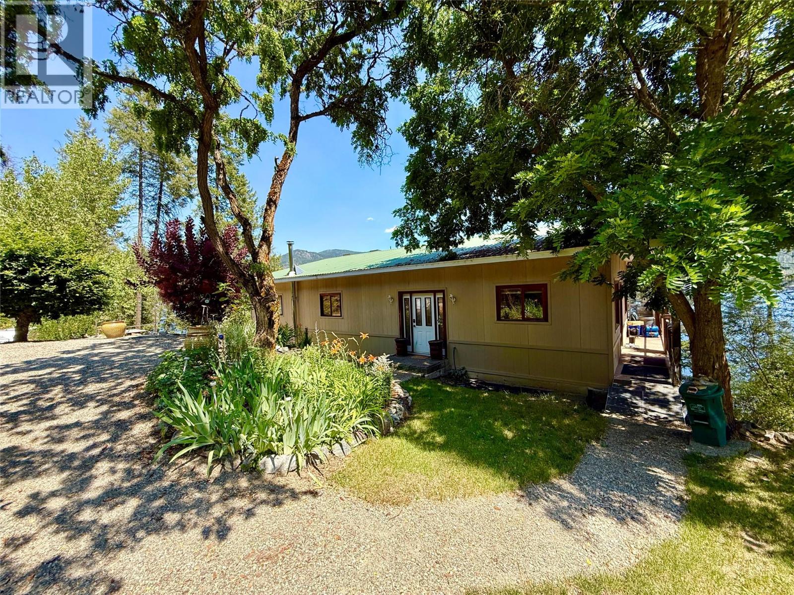 2186 West Lake Drive, Christina Lake, British Columbia  V0H 1E2 - Photo 2 - 10394654