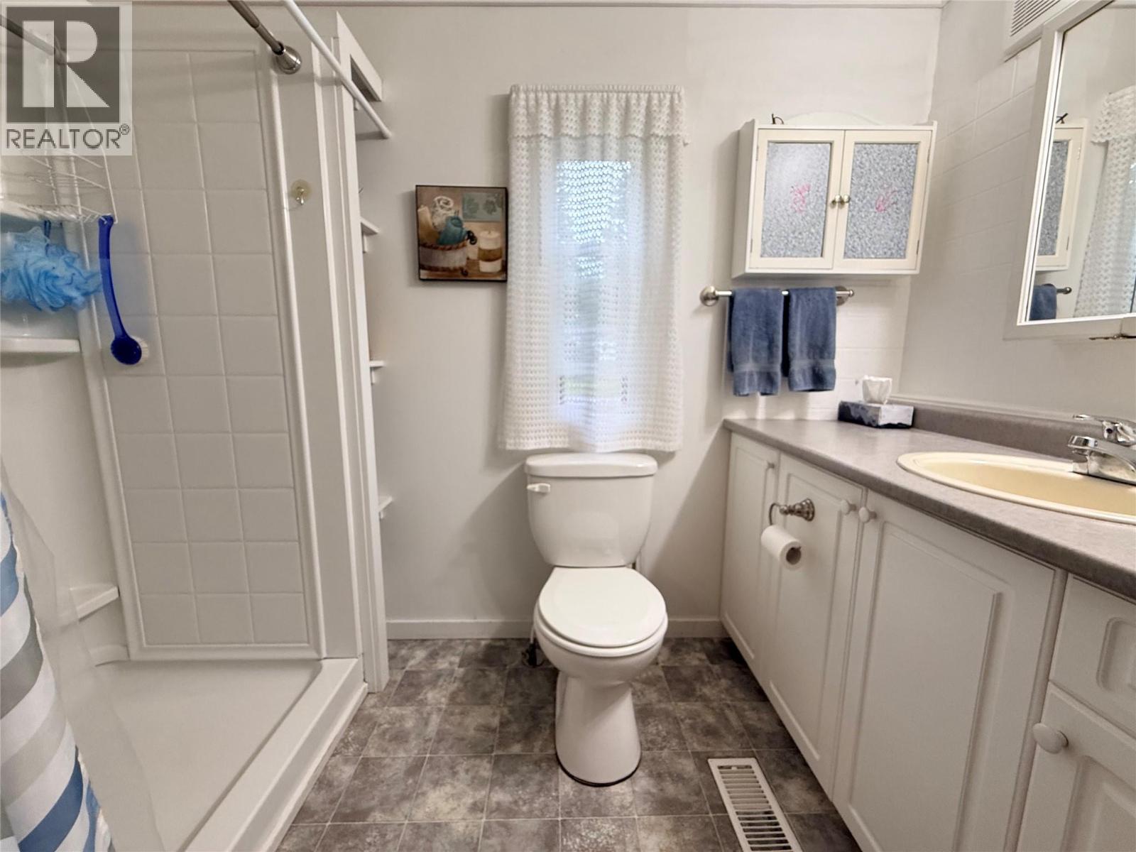 1558 Thompson Road, Christina Lake, British Columbia  V0H 1E0 - Photo 19 - 10389074