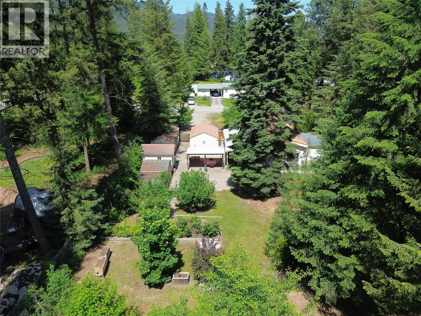 1558 Thompson Road, Christina Lake, British Columbia  V0H 1E0 - Photo 4 - 10389074
