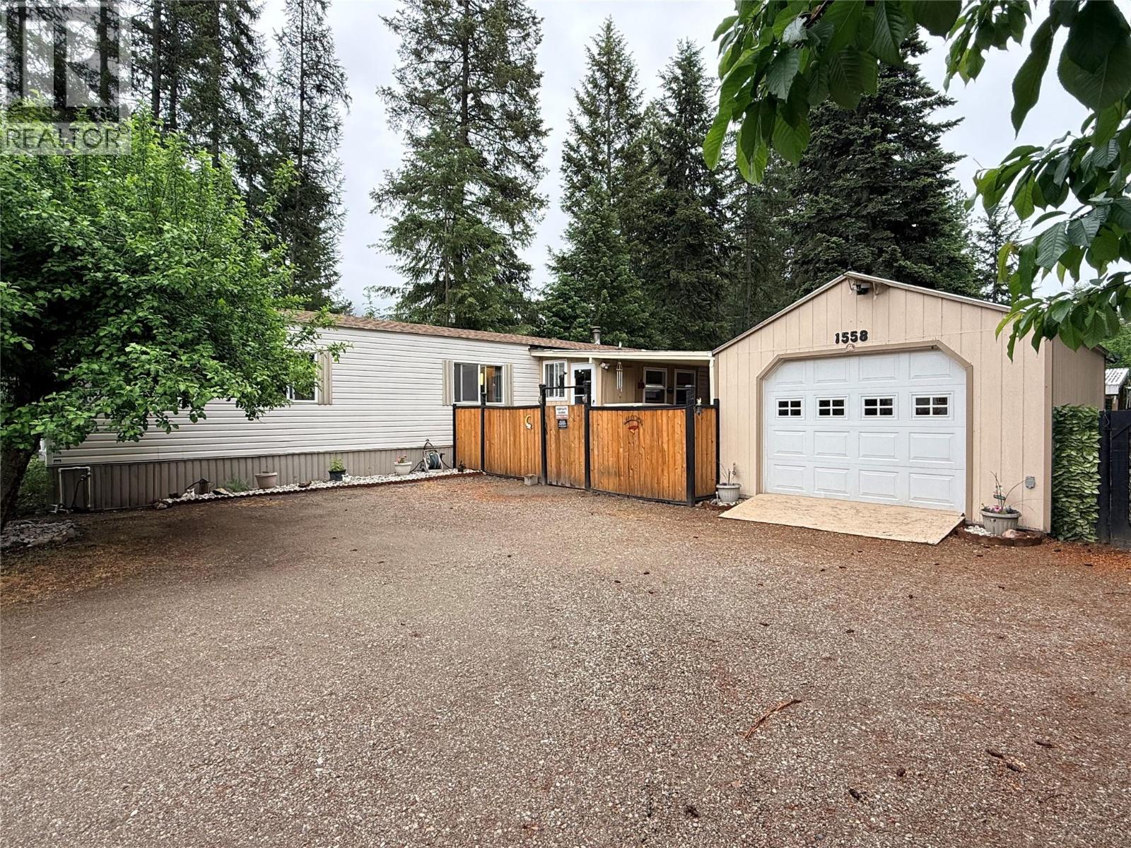 1558 Thompson Road, Christina Lake, British Columbia  V0H 1E0 - Photo 7 - 10389074