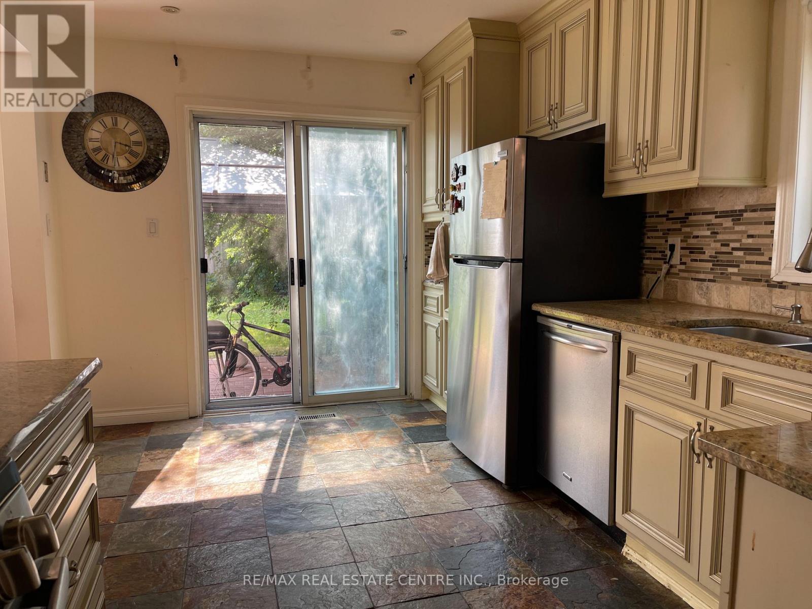 3223 Shadetree Drive, Mississauga, Ontario L5N 6P1 - Photo 5 - W13655546