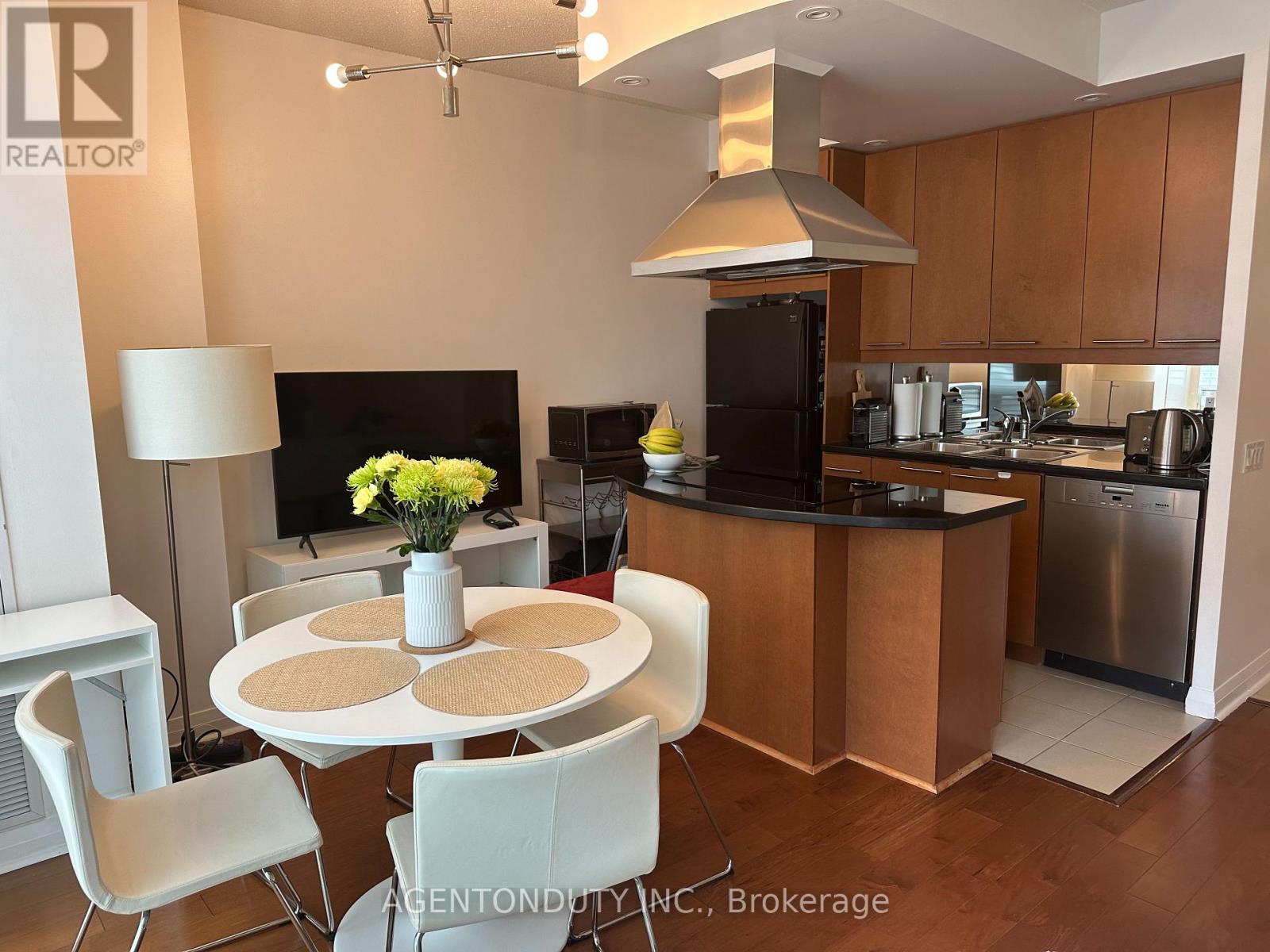 1109 - 1121 Bay Street, Toronto, Ontario  M5S 3L9 - Photo 2 - C13655796