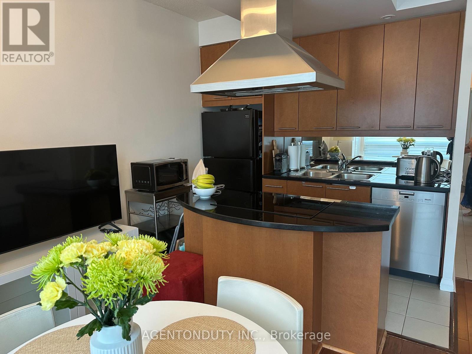 1109 - 1121 Bay Street, Toronto, Ontario  M5S 3L9 - Photo 3 - C13655796