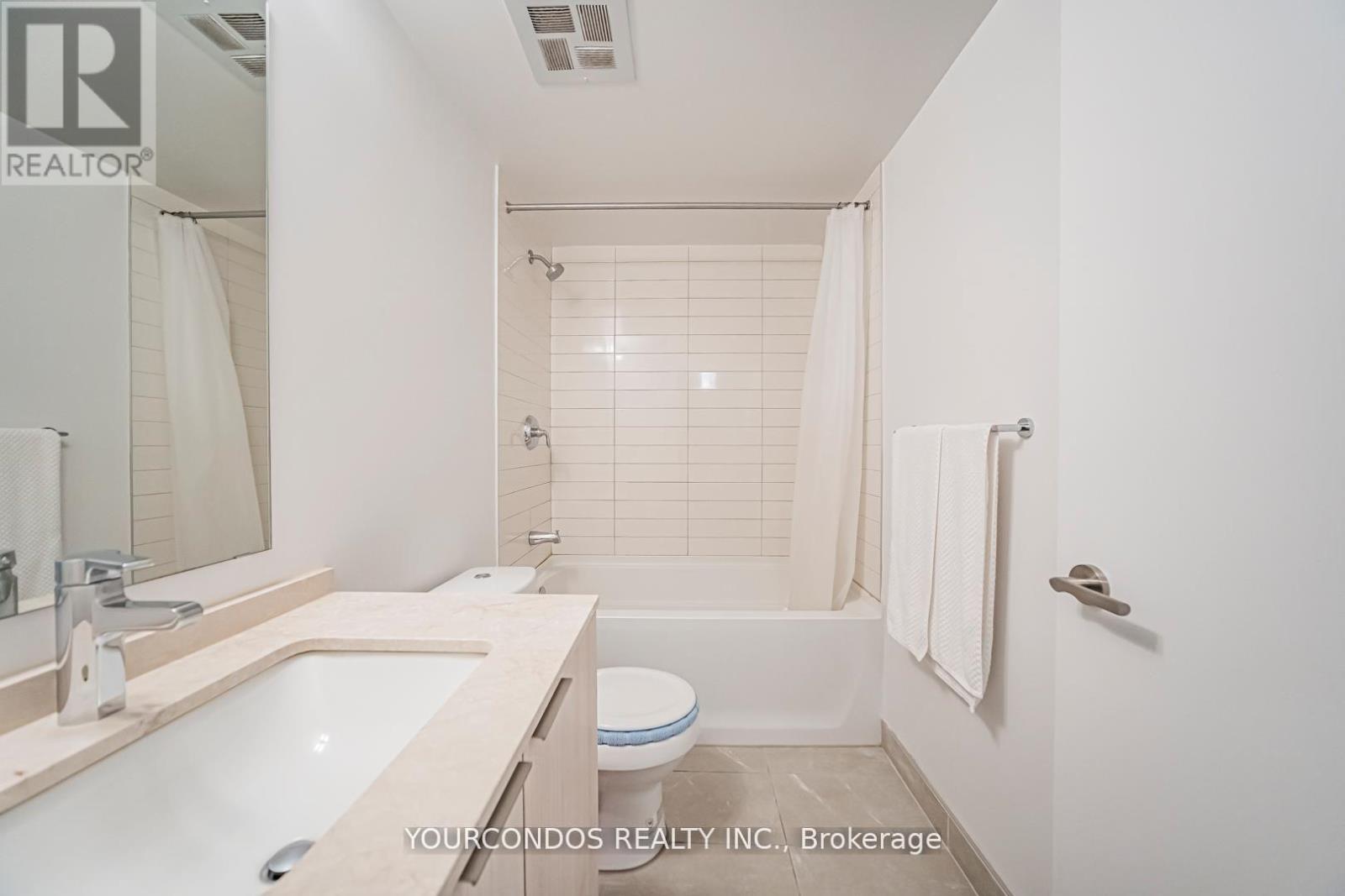 4206 - 11 Wellesley Street W, Toronto, Ontario  M4Y 0G4 - Photo 29 - C13655822