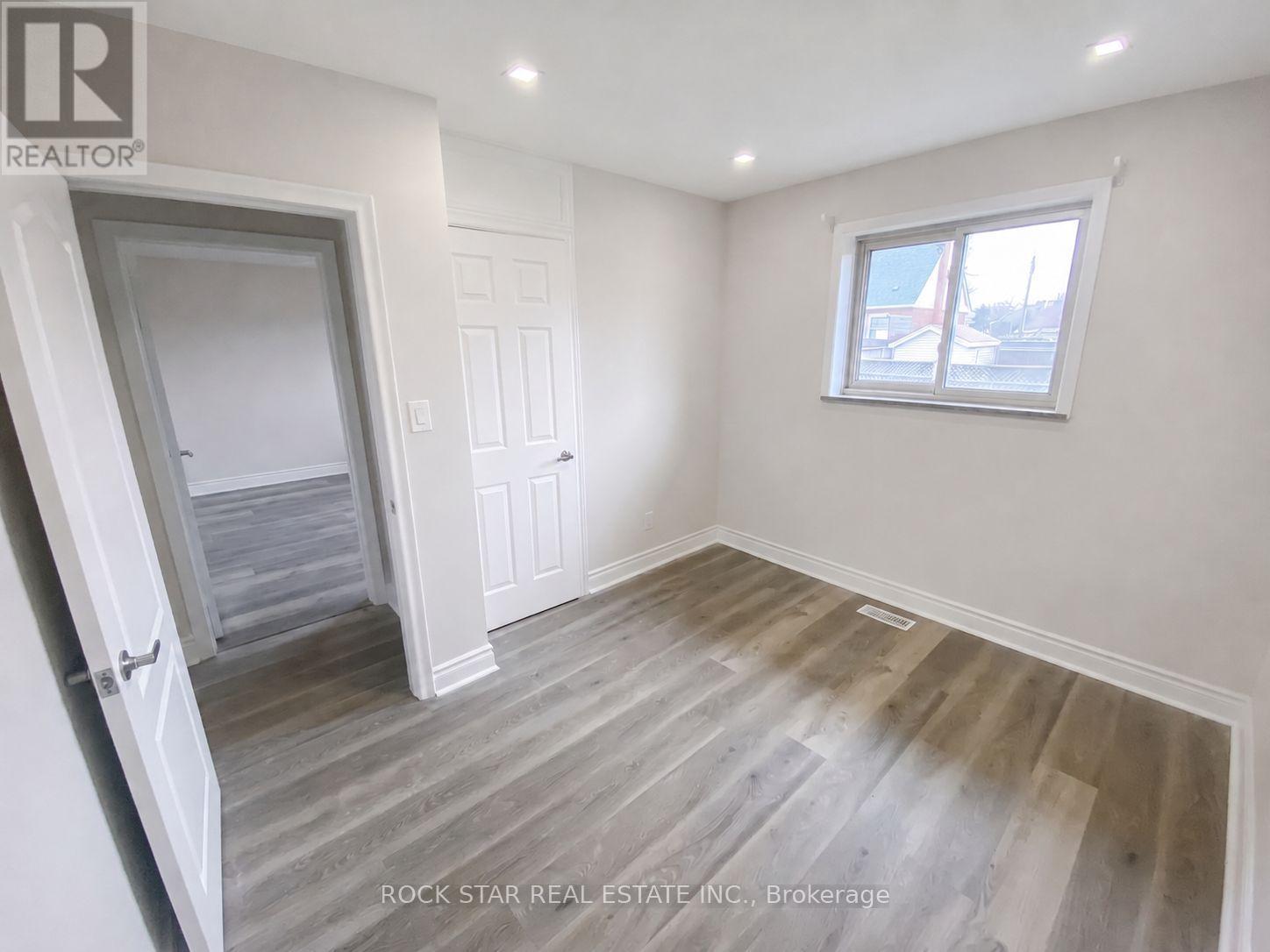 Main - 227 Fernwood Crescent, Hamilton, Ontario  L8T 3L7 - Photo 10 - X13655808