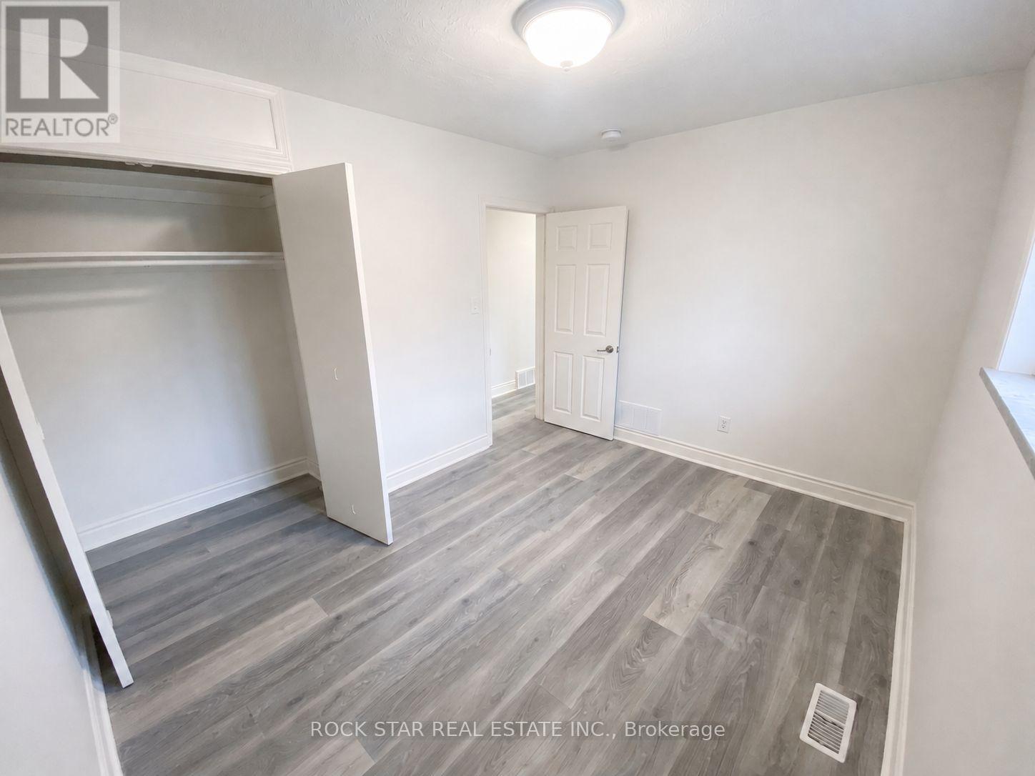 Main - 227 Fernwood Crescent, Hamilton, Ontario  L8T 3L7 - Photo 11 - X13655808