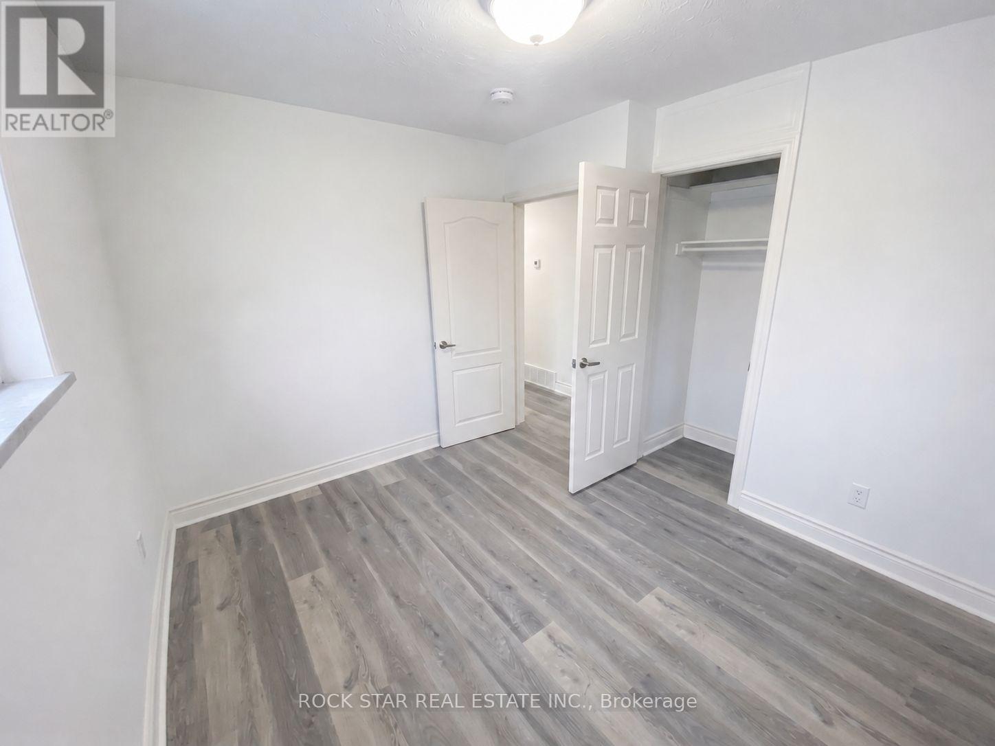 Main - 227 Fernwood Crescent, Hamilton, Ontario  L8T 3L7 - Photo 12 - X13655808
