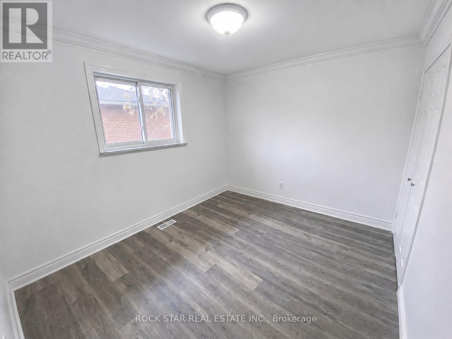 Main - 227 Fernwood Crescent, Hamilton, Ontario  L8T 3L7 - Photo 13 - X13655808
