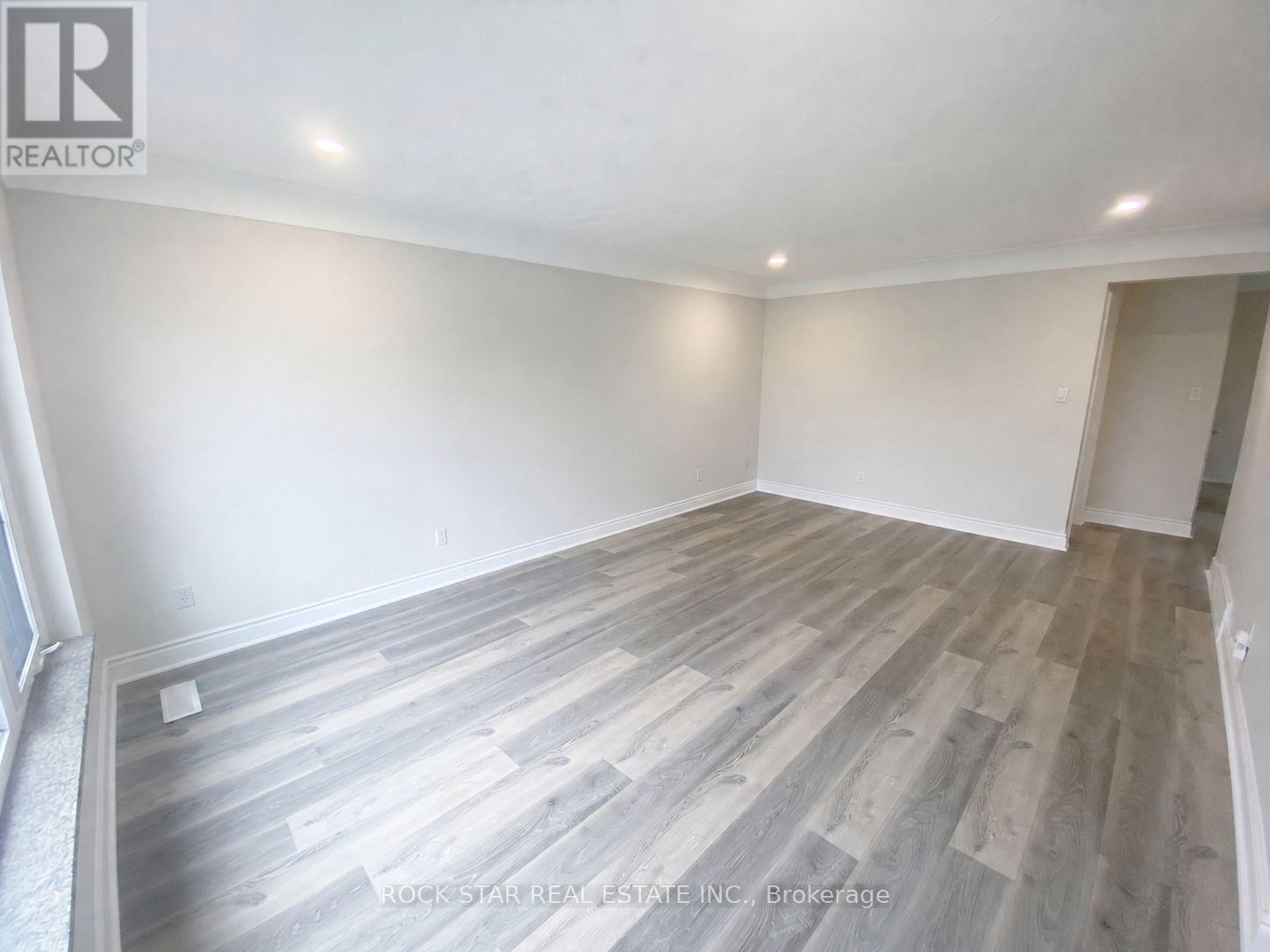 Main - 227 Fernwood Crescent, Hamilton, Ontario  L8T 3L7 - Photo 3 - X13655808