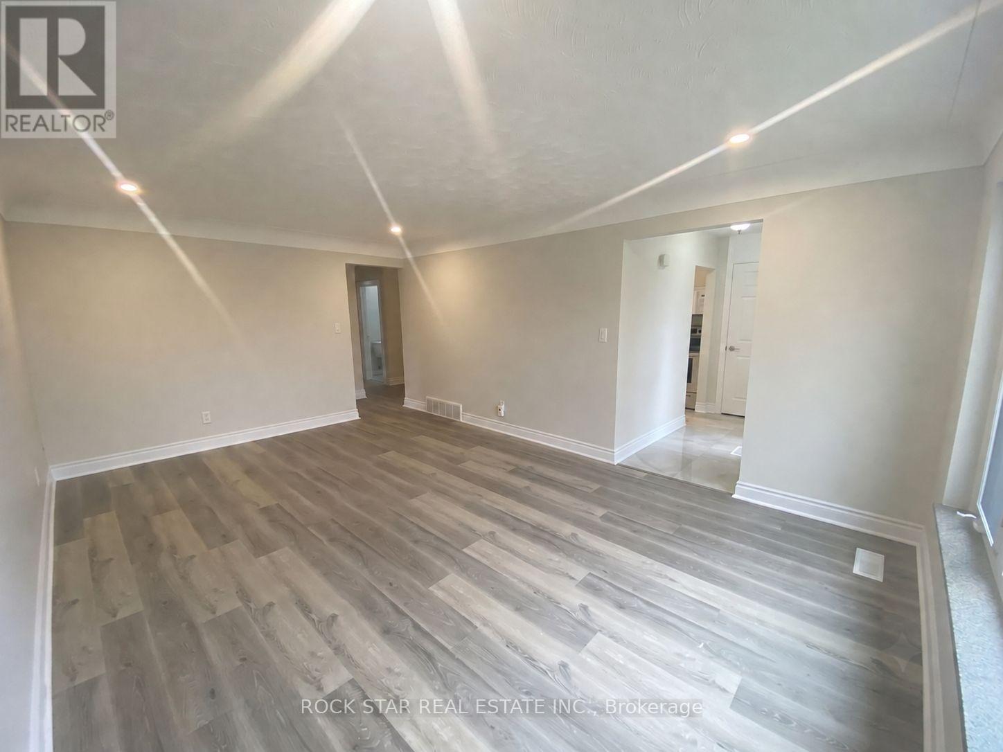 Main - 227 Fernwood Crescent, Hamilton, Ontario  L8T 3L7 - Photo 5 - X13655808