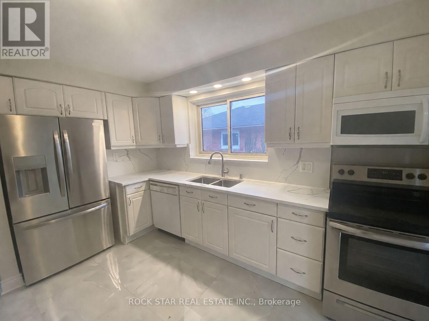 Main - 227 Fernwood Crescent, Hamilton, Ontario  L8T 3L7 - Photo 8 - X13655808