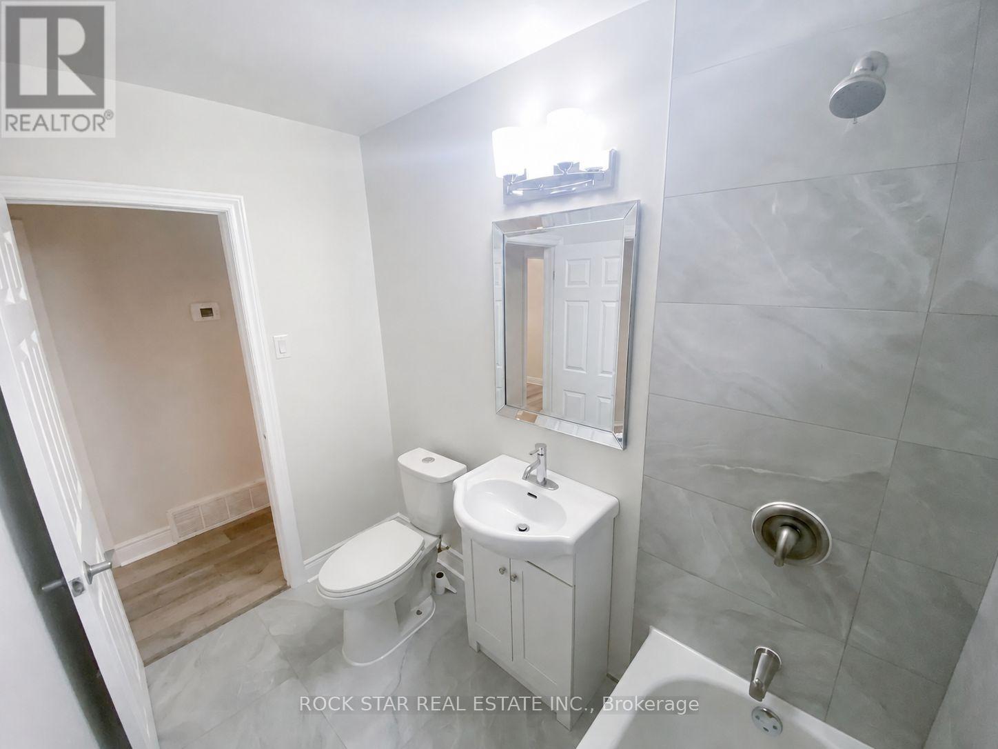 Main - 227 Fernwood Crescent, Hamilton, Ontario  L8T 3L7 - Photo 9 - X13655808