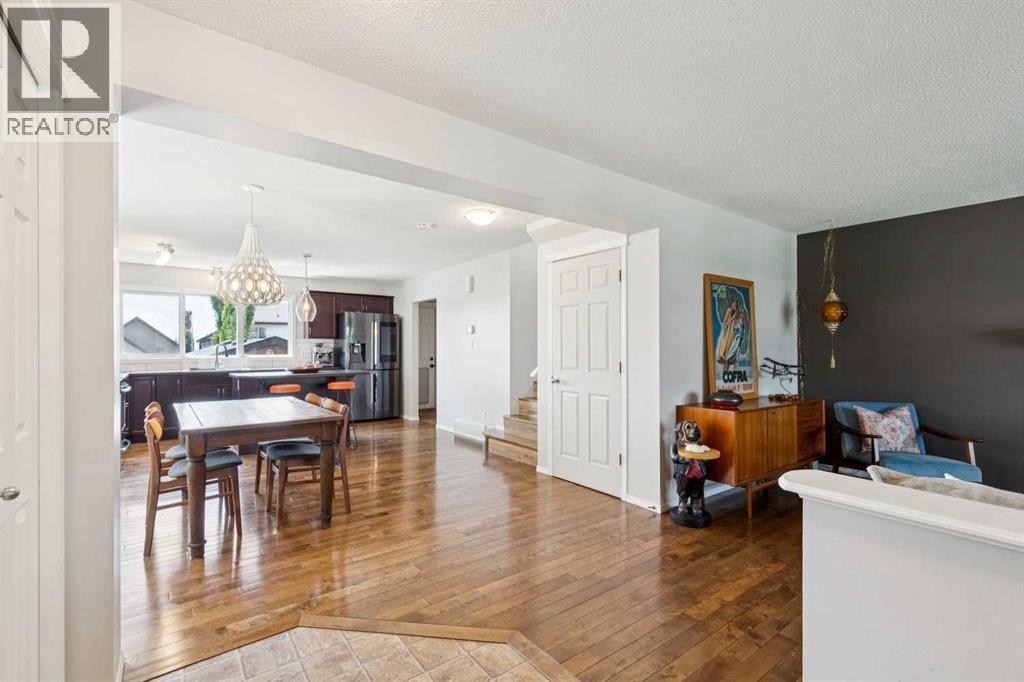 147 Sunset Cove, Cochrane, Alberta  T4C 0C8 - Photo 4 - A2328359