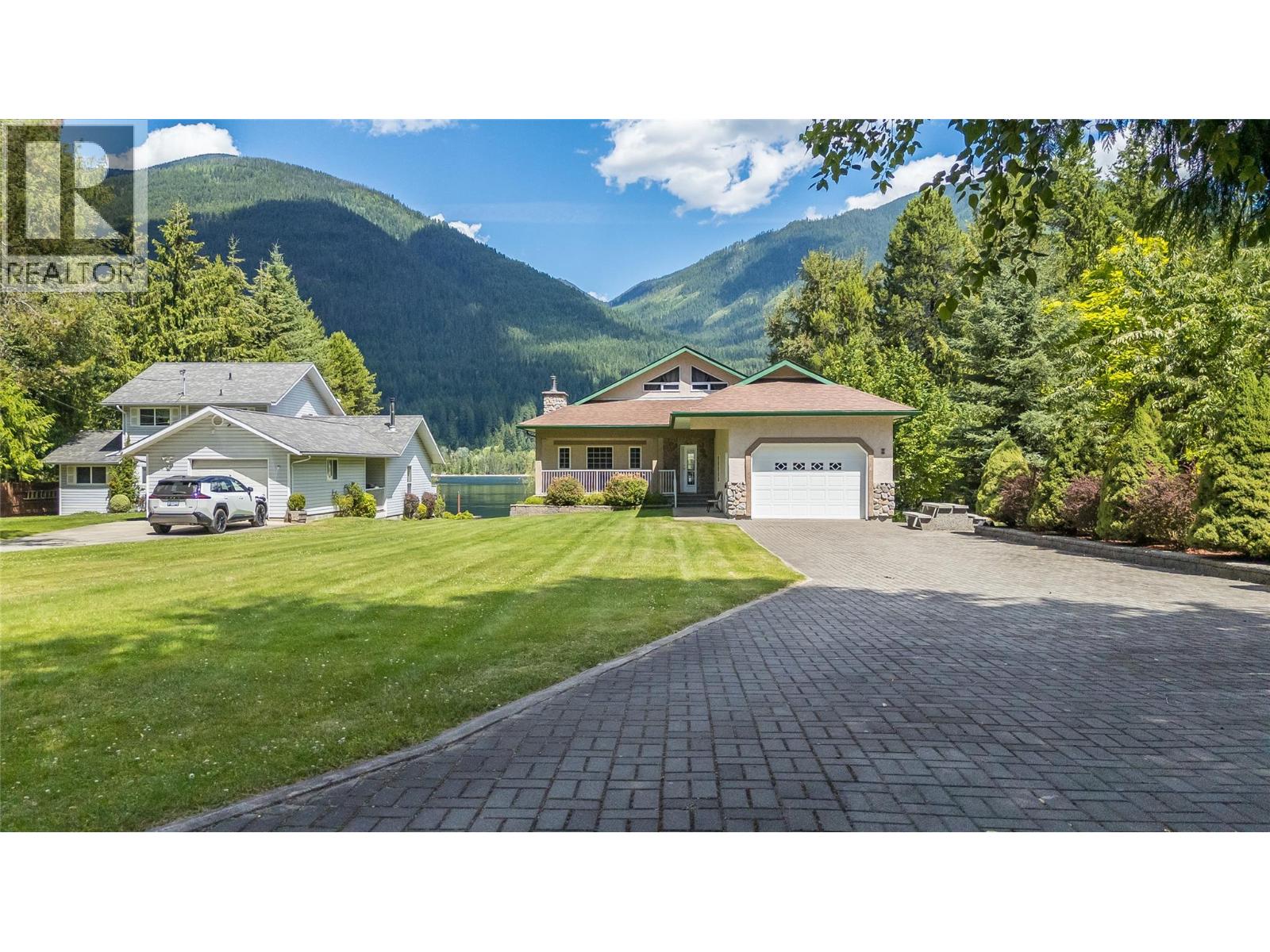 664 Ainslie Road, Harrop, British Columbia