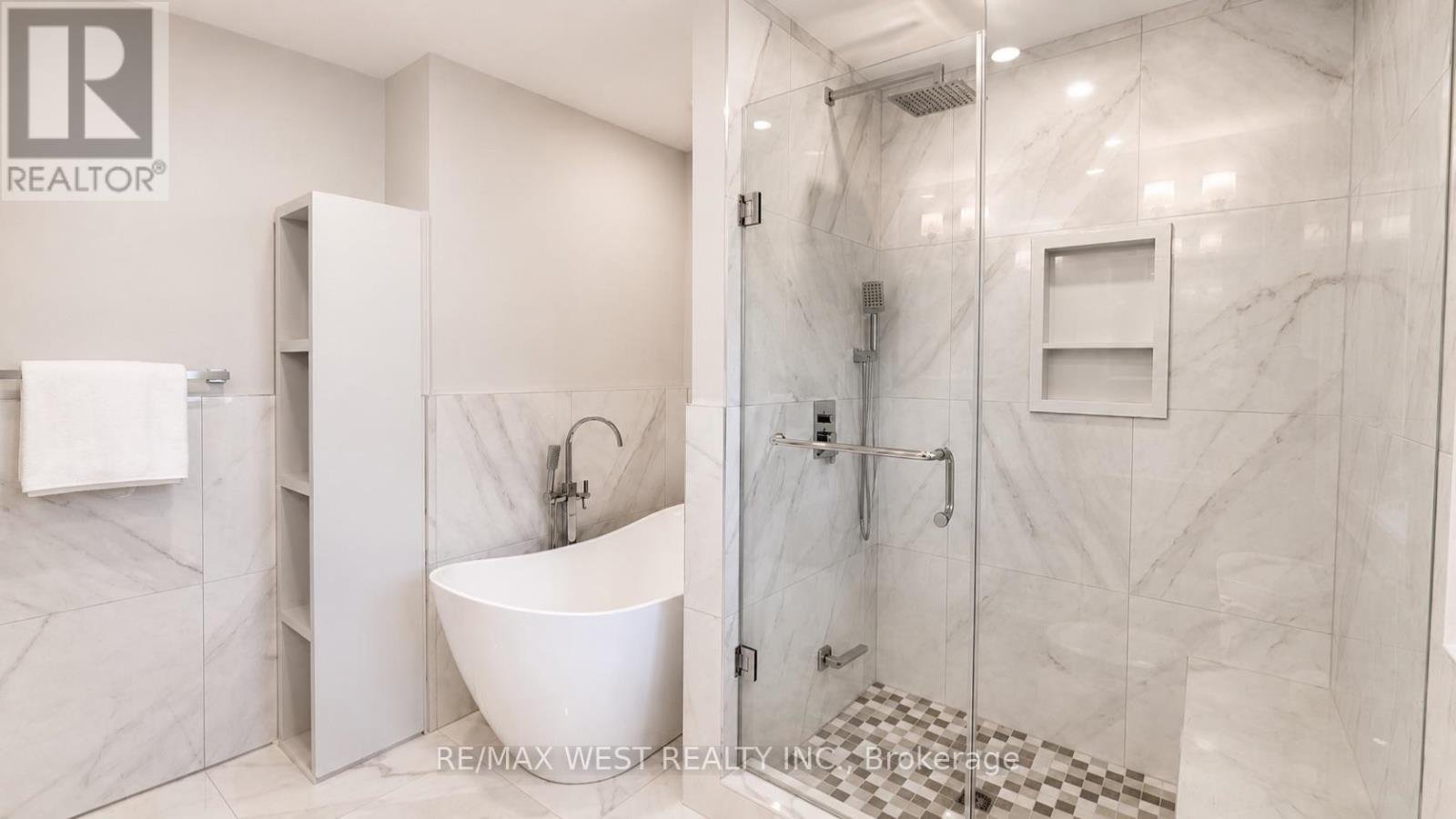 65 Foch Avenue, Toronto, Ontario  M8W 3X5 - Photo 14 - W13587342