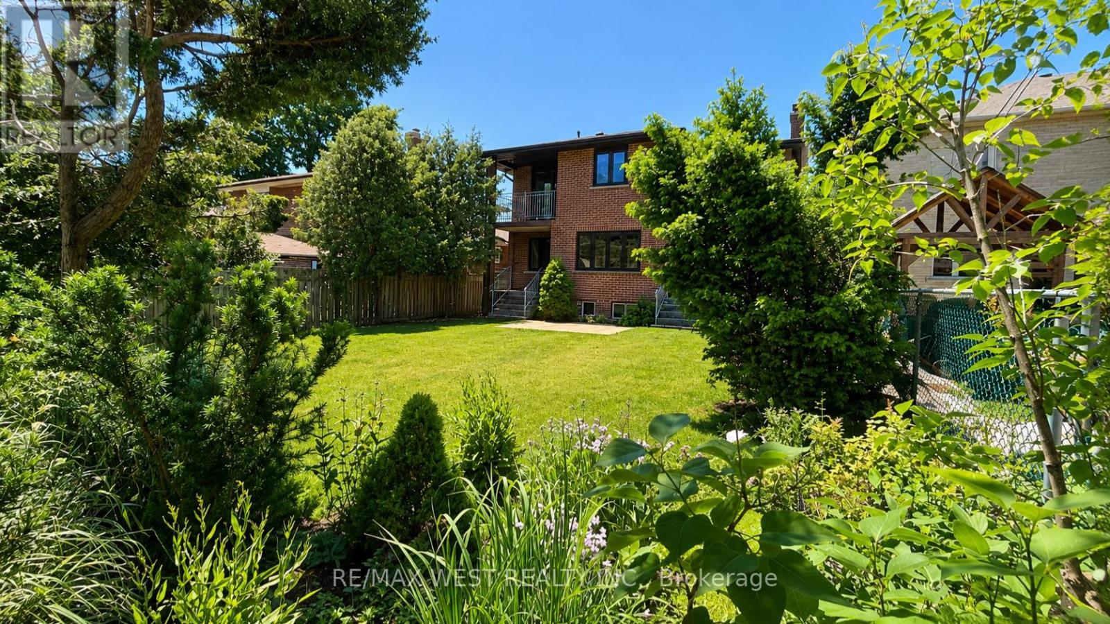 65 Foch Avenue, Toronto, Ontario  M8W 3X5 - Photo 24 - W13587342