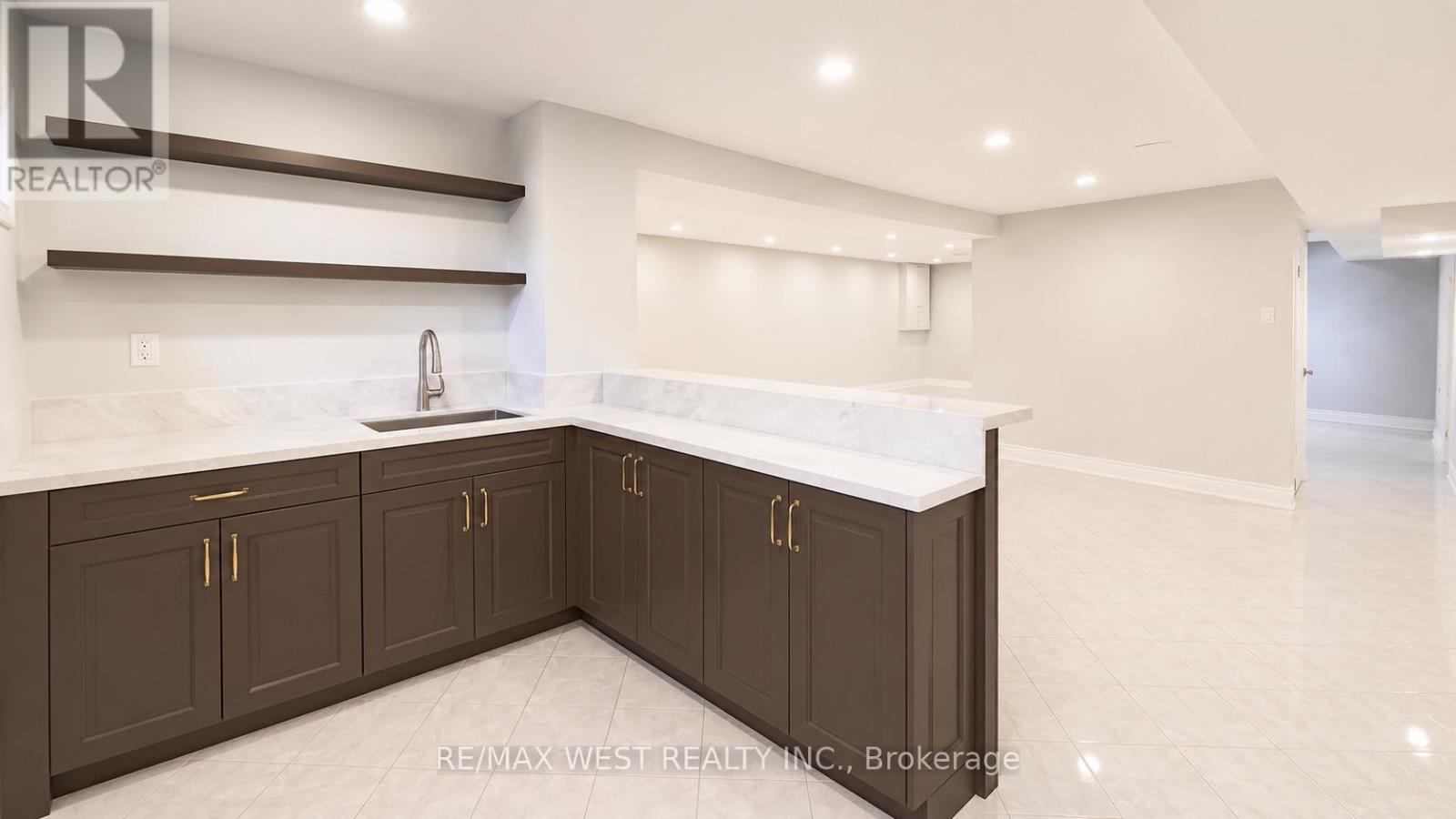 65 Foch Avenue, Toronto, Ontario  M8W 3X5 - Photo 21 - W13587342