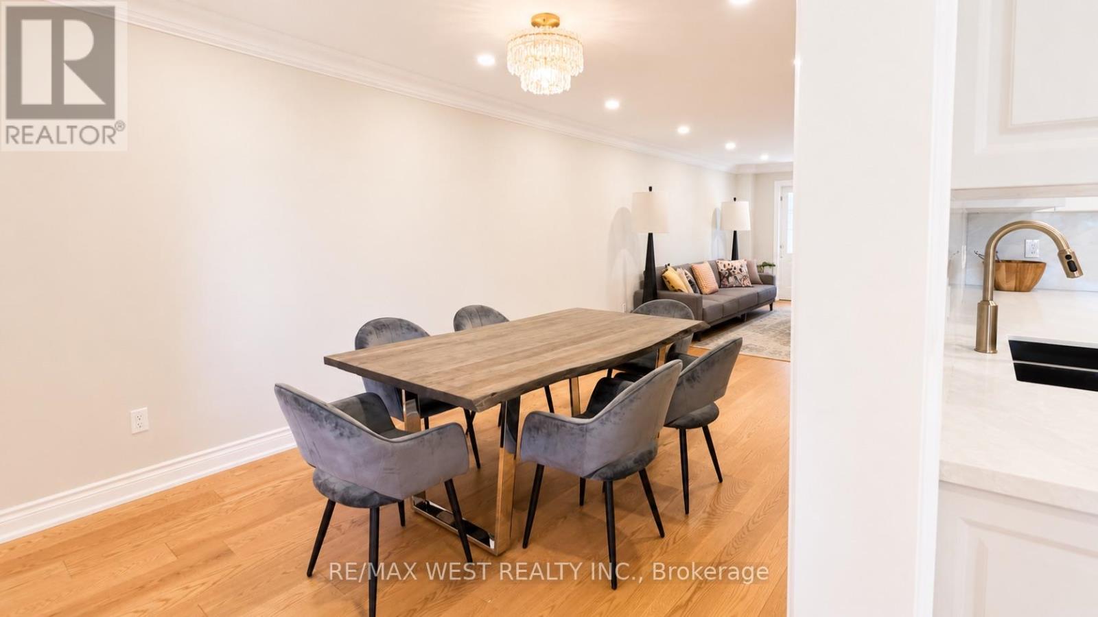 65 Foch Avenue, Toronto, Ontario  M8W 3X5 - Photo 5 - W13587342