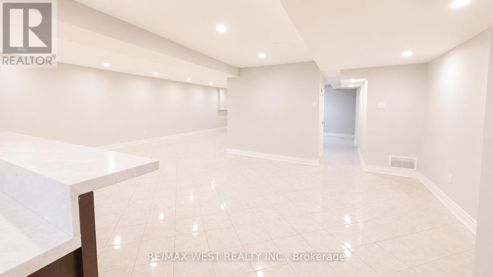 65 Foch Avenue, Toronto, Ontario  M8W 3X5 - Photo 23 - W13587342
