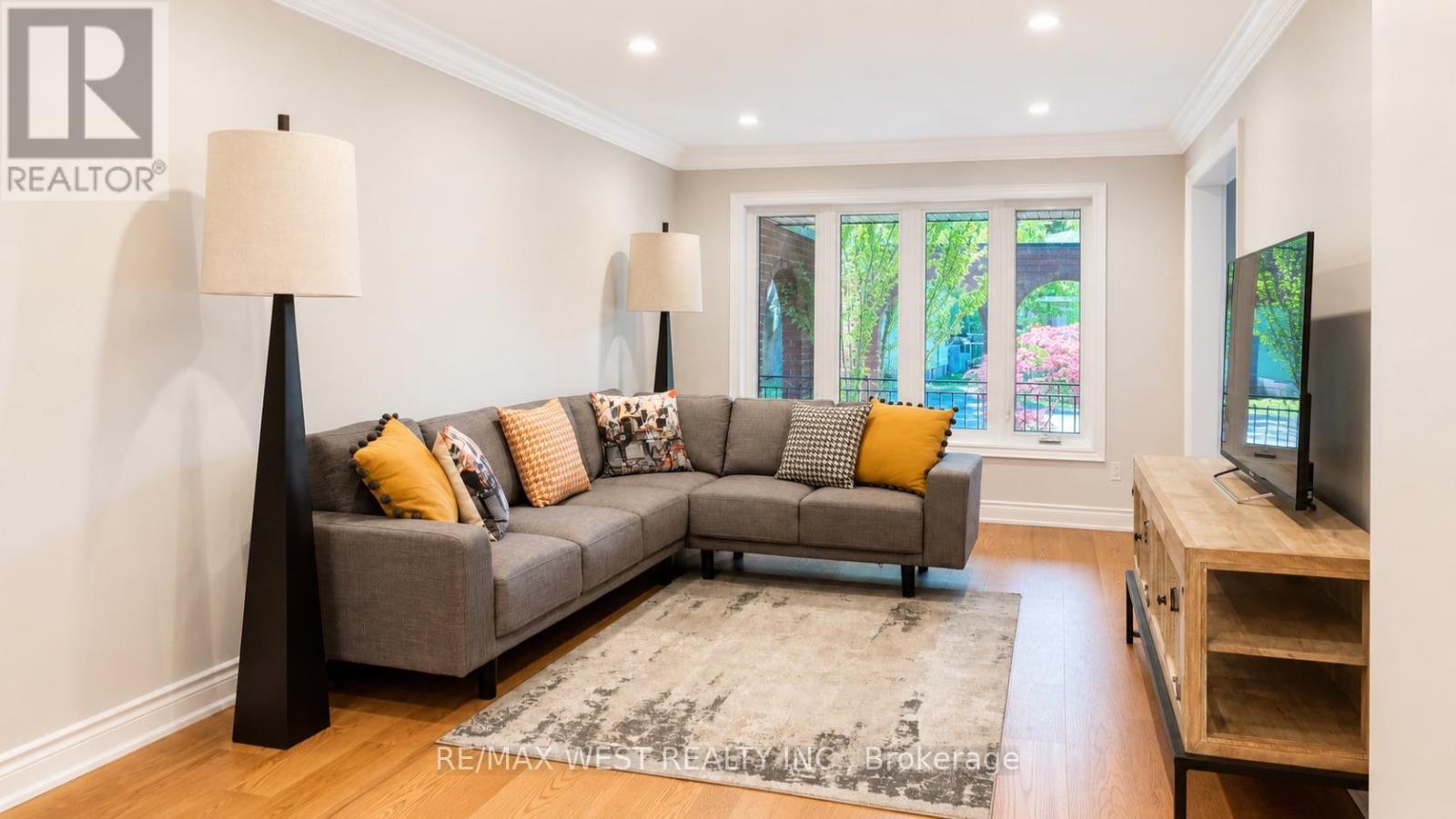 65 Foch Avenue, Toronto, Ontario  M8W 3X5 - Photo 7 - W13587342