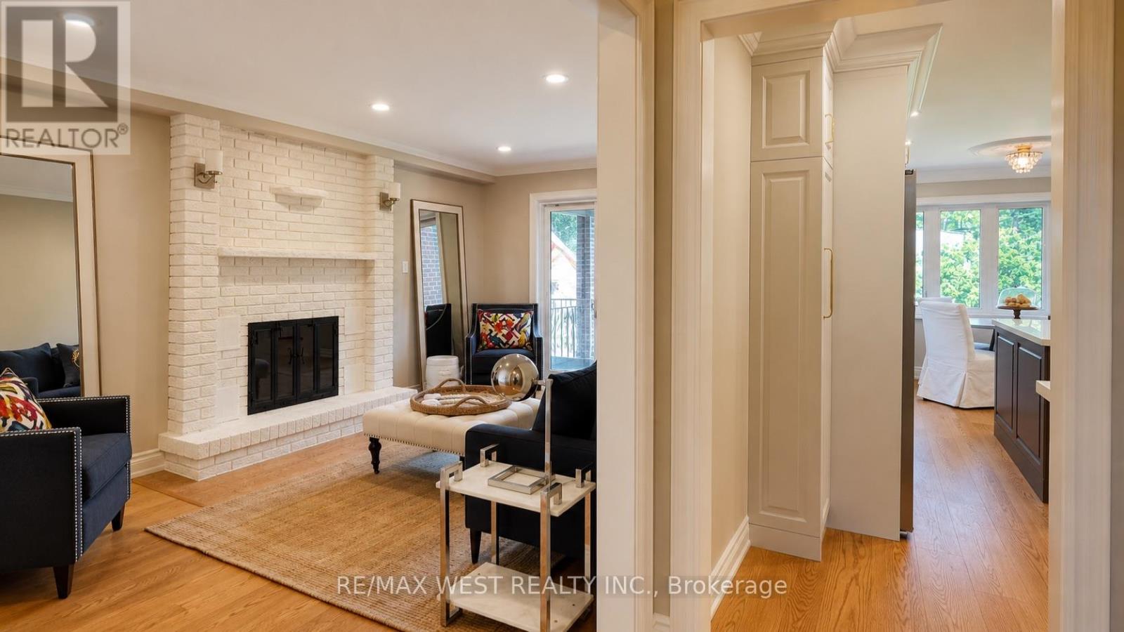 65 Foch Avenue, Toronto, Ontario  M8W 3X5 - Photo 9 - W13587342