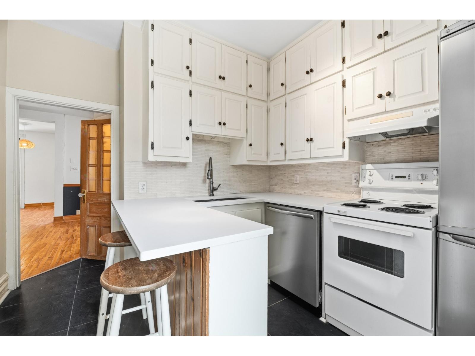 4232 Rue Berri Montréal (Le Plateau-Mont-Royal) Quebec Canada H2J2P8 5