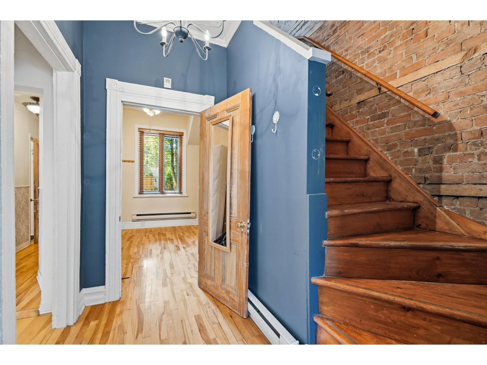 4232 Rue Berri Montréal (Le Plateau-Mont-Royal) Quebec Canada H2J2P8 4