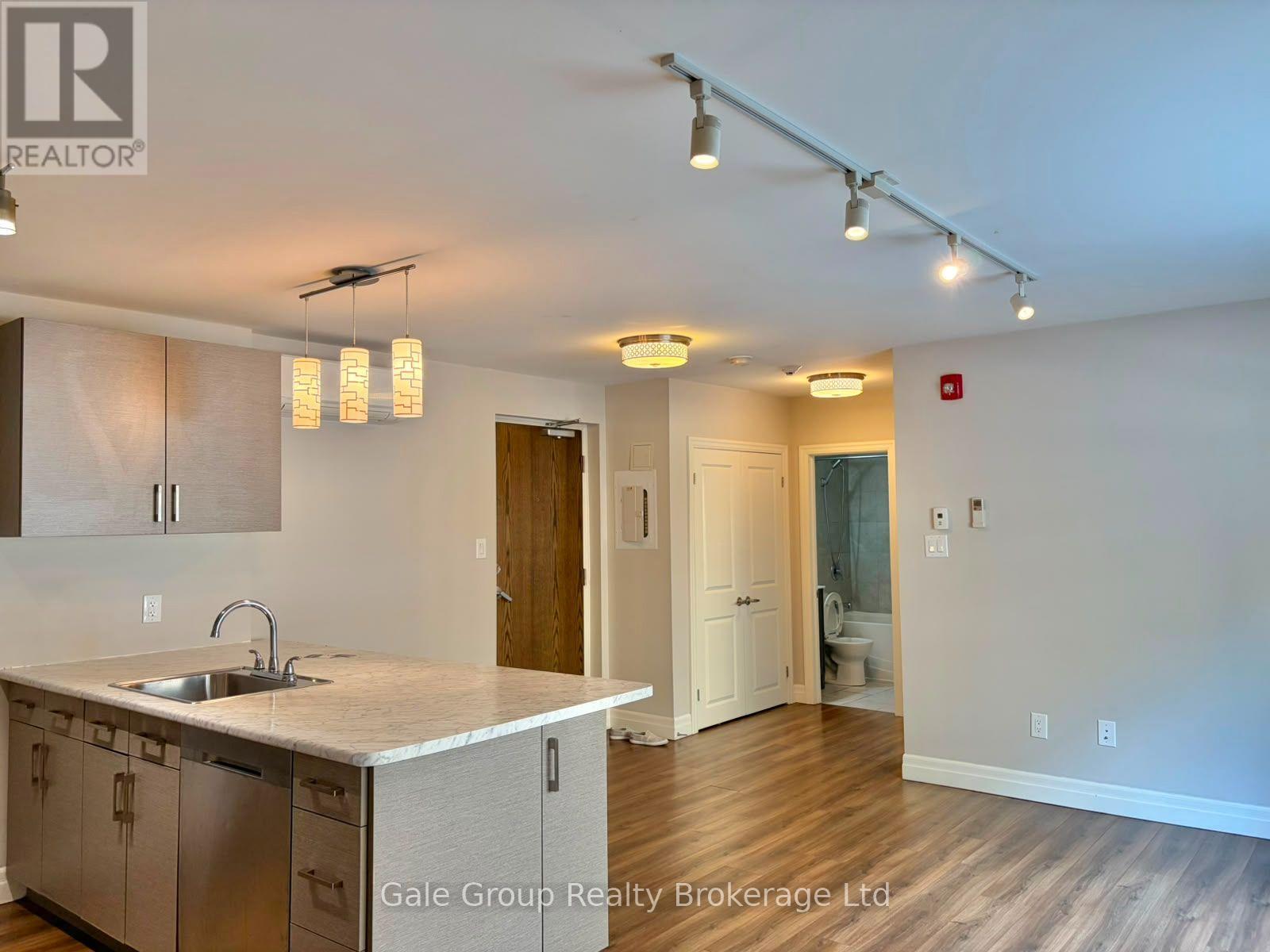 102 - 5 Paisley Boulevard E, Mississauga, Ontario  L6A 1P3 - Photo 5 - W13584902