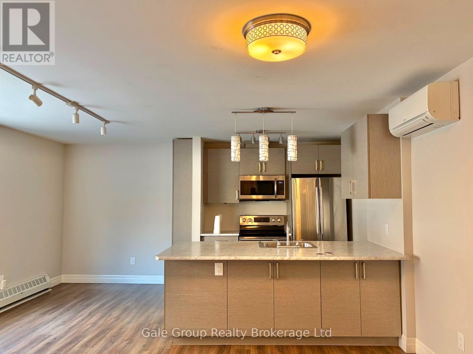 102 - 5 Paisley Boulevard E, Mississauga, Ontario  L6A 1P3 - Photo 3 - W13584902